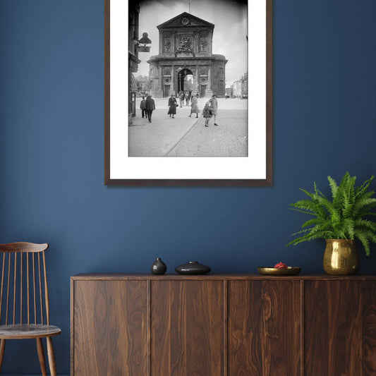 Oude foto van de Delftse Poort in Rotterdam rond 1925 – ingelijst in donkerbruine wissellijst in woonkamer