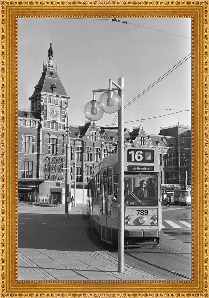 Tram voor het Centraal Station - 1980