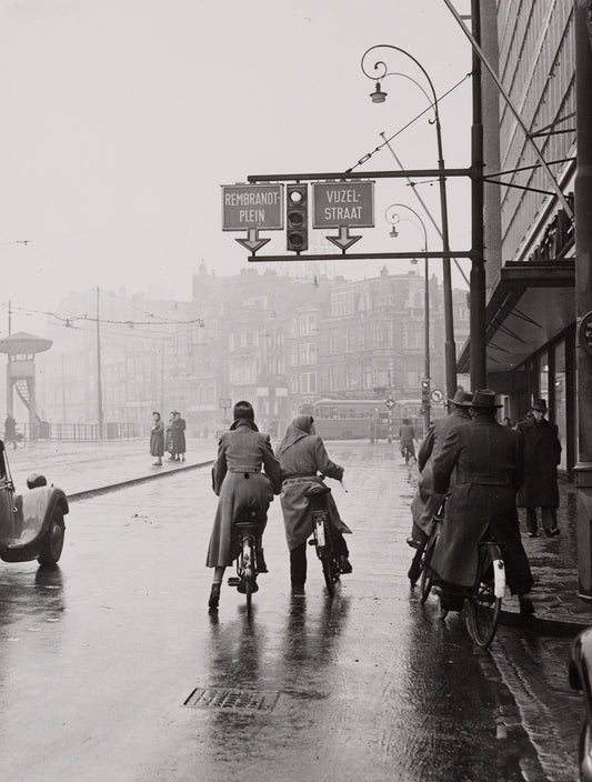 Zwart-witfoto uit 1954 van het Rokin in Amsterdam.