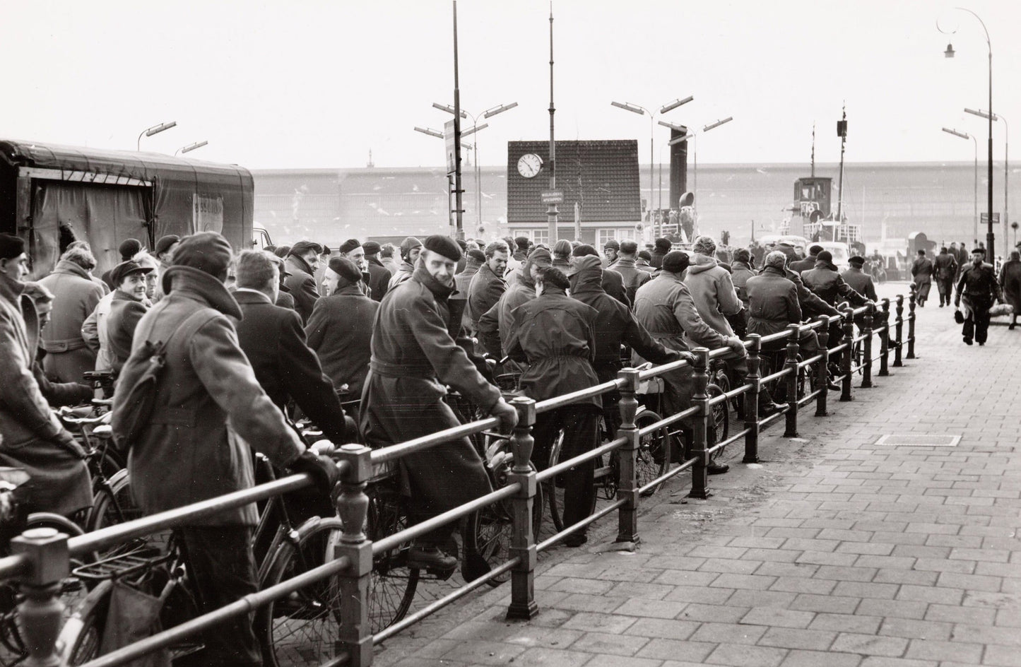 Wachtend op de Pont - 1956
