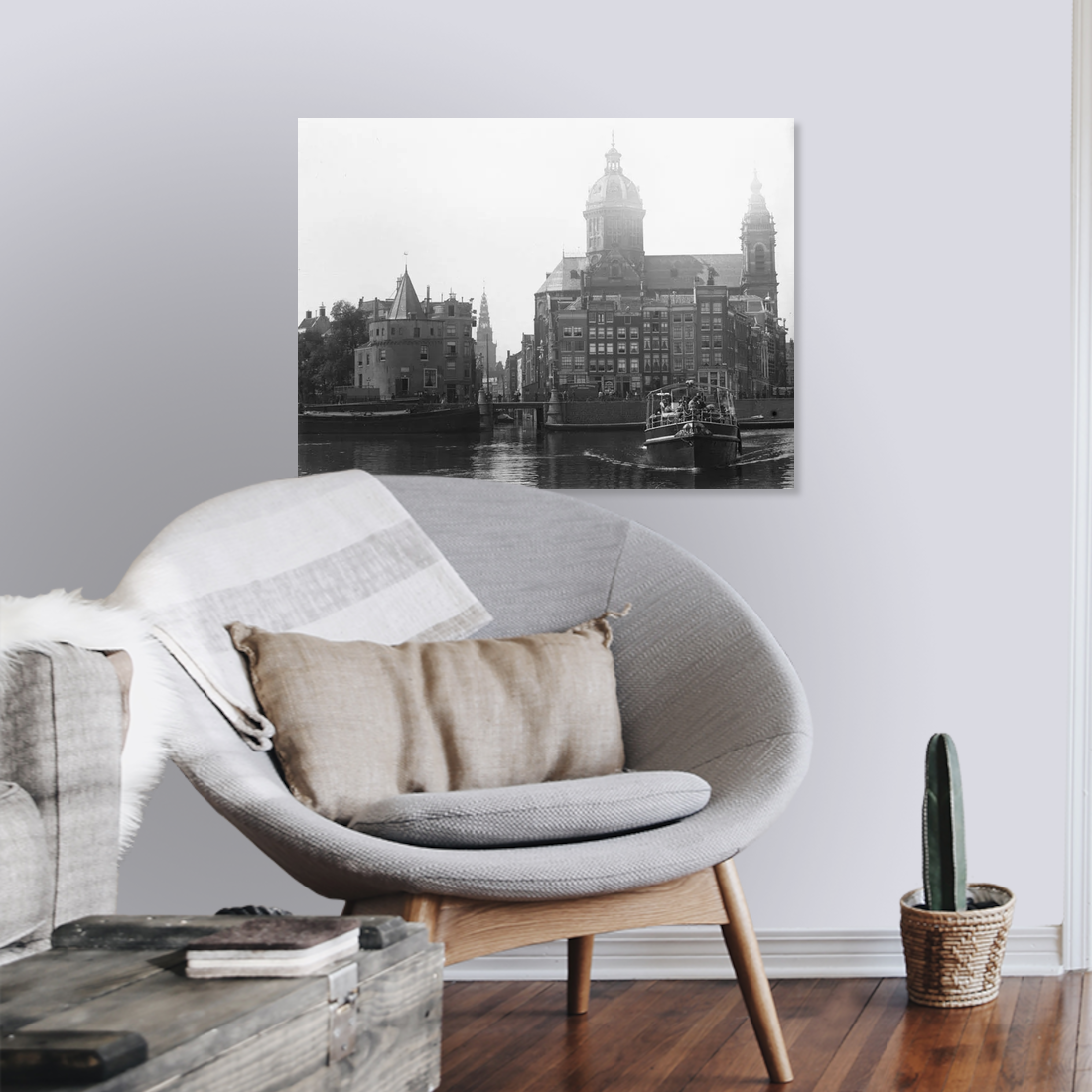 Zwart-witfoto uit 1897 van de Prins Hendrikkade in Amsterdam, gezien vanaf het Open Havenfront. – canvas zonder lijst in leeshoek