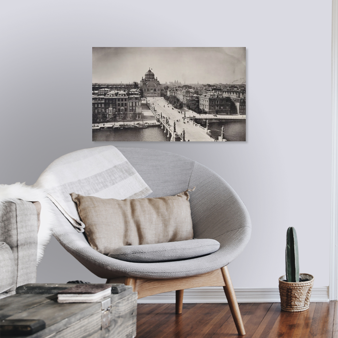Zwart-witfoto uit omstreeks 1894 van het Paleis voor Volksvlijt aan het Frederiksplein in Amsterdam. – canvas zonder lijst in leeshoek