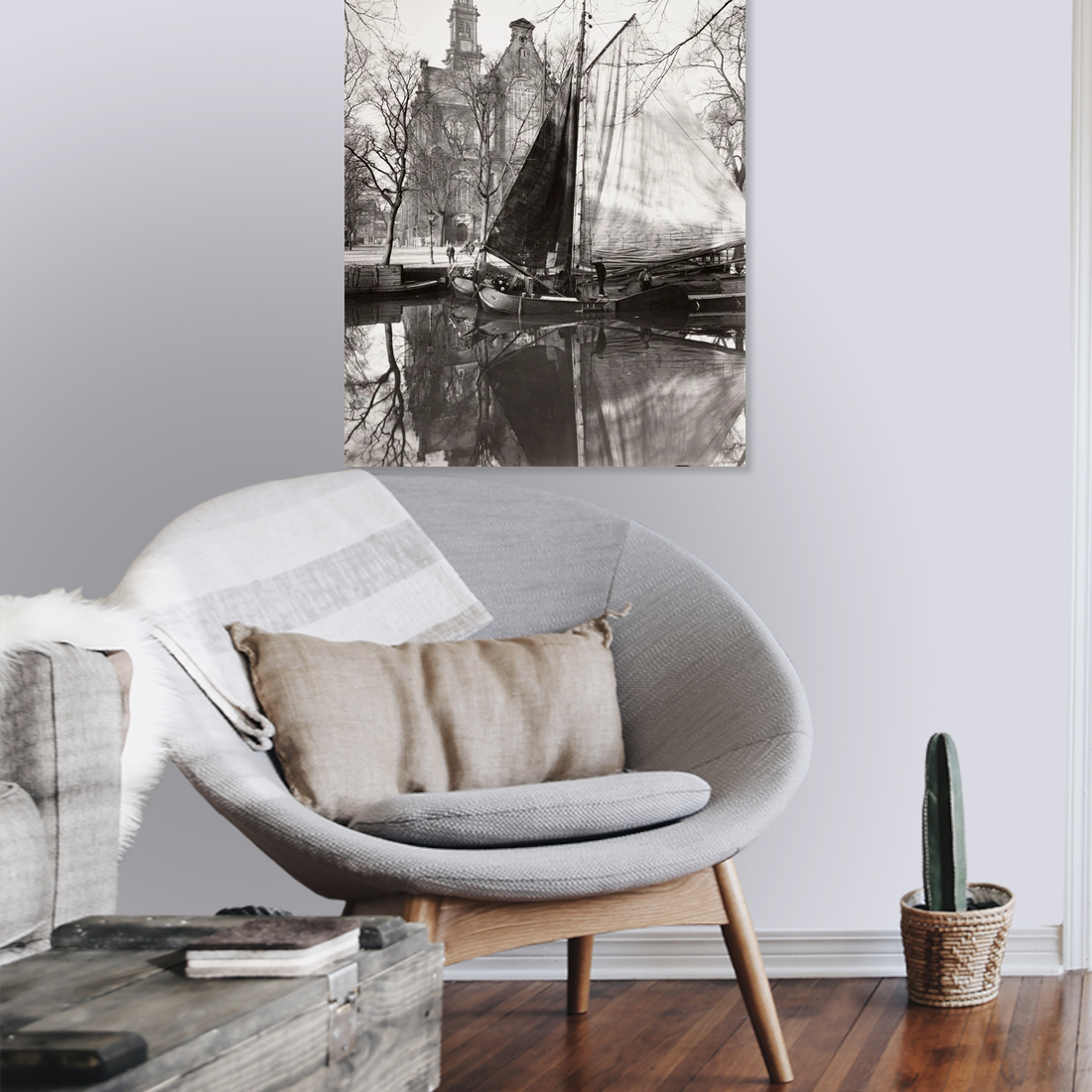 Zwart-witfoto uit omstreeks 1920 van de Westerkerk aan de Prinsengracht in Amsterdam met binnenvaartschepen. – canvas zonder lijst in leeshoek