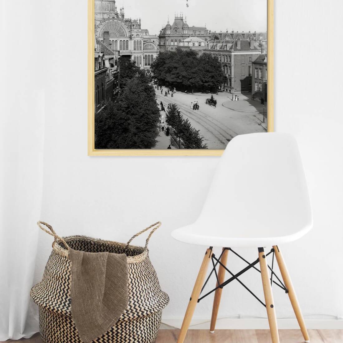 Zwart-witfoto uit 1893 van de Weteringschans in Amsterdam, gezien vanaf de Regulierssluis. – canvas naturel baklijst in keuken