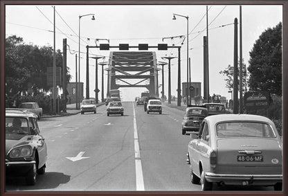 Verkeer op de John Frostbrug - 1970