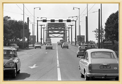 Verkeer op de John Frostbrug - 1970