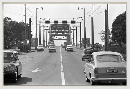 Verkeer op de John Frostbrug - 1970