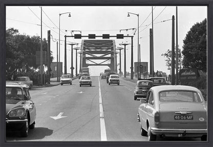 Verkeer op de John Frostbrug - 1970