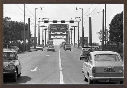 Verkeer op de John Frostbrug - 1970