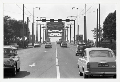 Verkeer op de John Frostbrug - 1970