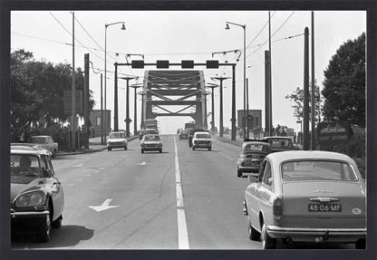 Verkeer op de John Frostbrug - 1970