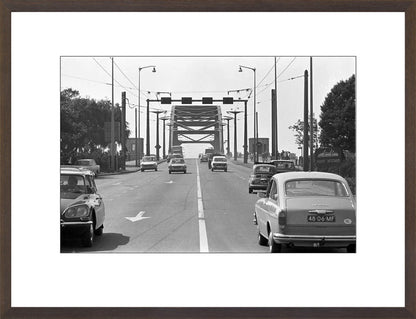 Verkeer op de John Frostbrug - 1970
