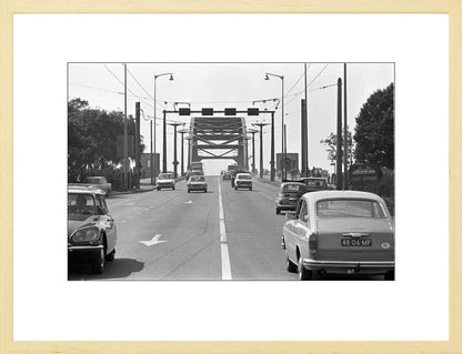 Verkeer op de John Frostbrug - 1970