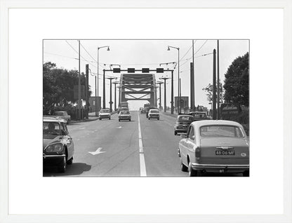 Verkeer op de John Frostbrug - 1970