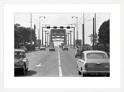 Verkeer op de John Frostbrug - 1970