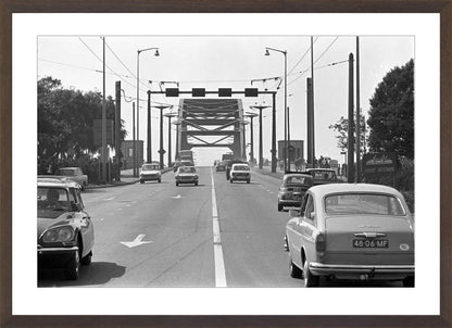 Verkeer op de John Frostbrug - 1970