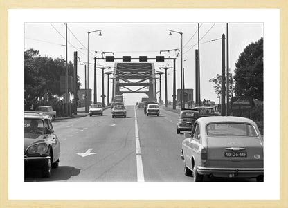 Verkeer op de John Frostbrug - 1970