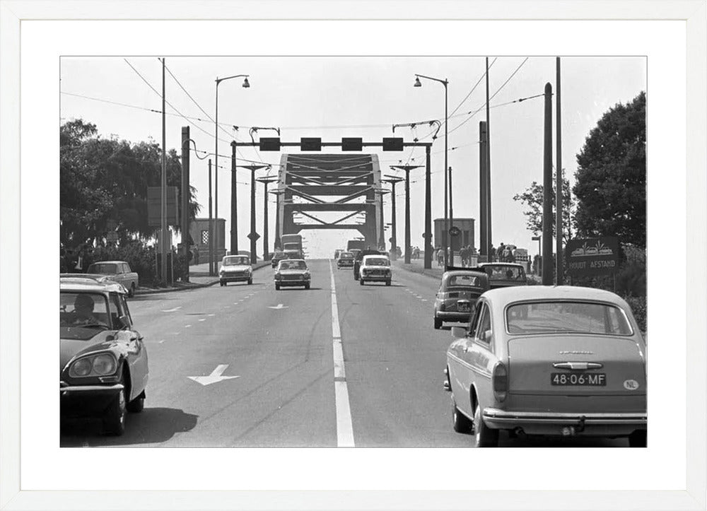 Verkeer op de John Frostbrug - 1970