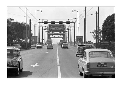 Verkeer op de John Frostbrug - 1970