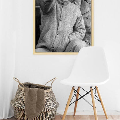 Zwart-witfoto uit 1980 van Johan Cruijff in de dugout naast Ajax-trainer Aad de Mos. – canvas naturel baklijst in keuken