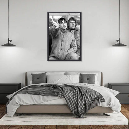 Zwart-witfoto uit 1980 van Johan Cruijff in de dugout naast Ajax-trainer Aad de Mos. – canvas zwarte baklijst in slaapkamer
