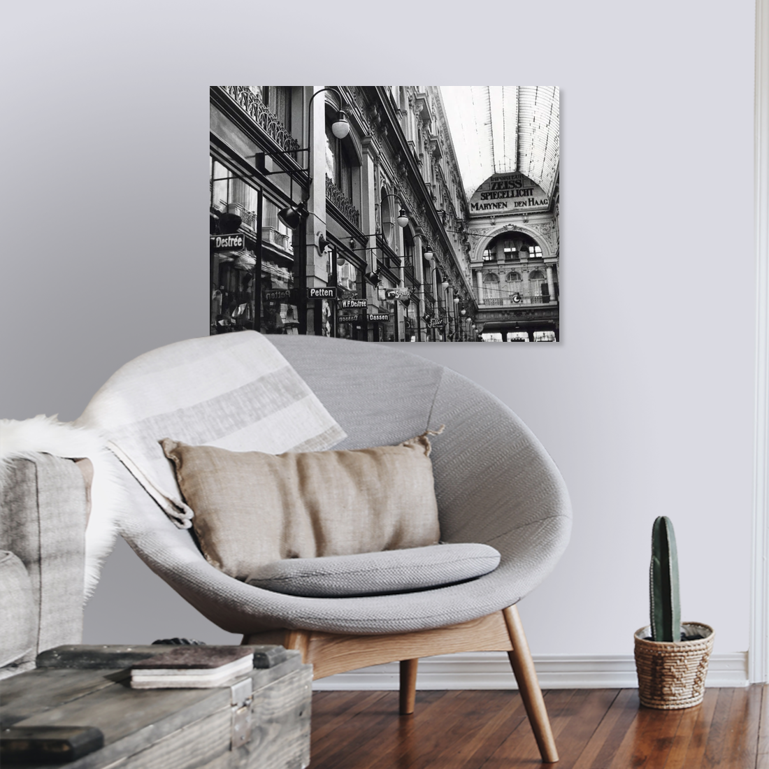 Zwart-witfoto uit 1927 van De Passage in Den Haag met de nieuwe verlichting. – canvas zonder lijst in leeshoek