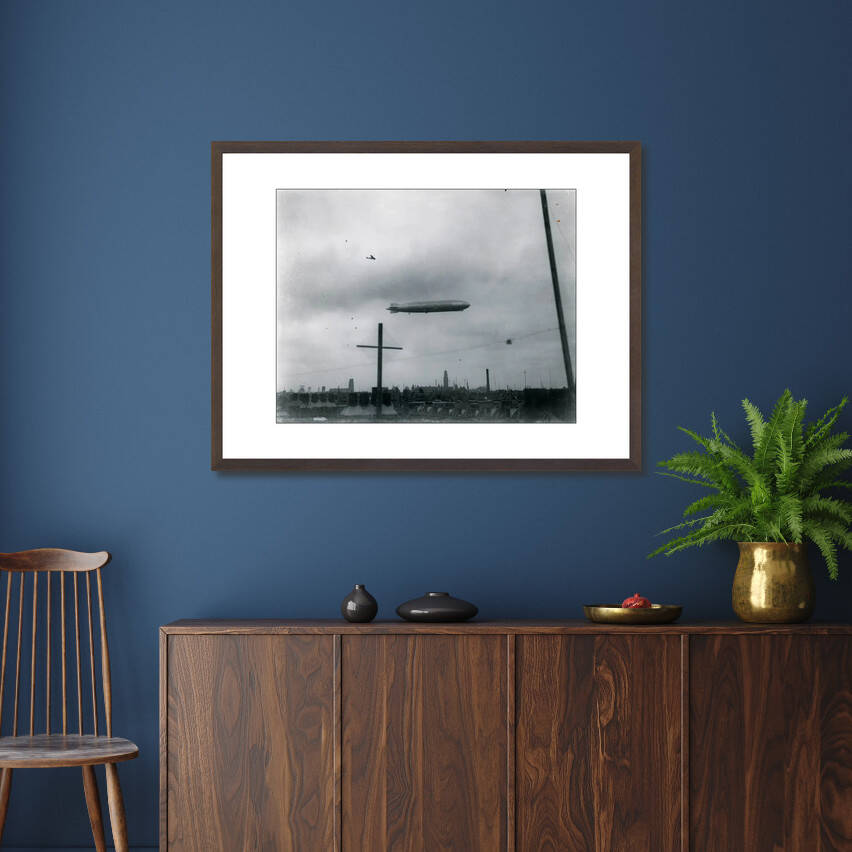 Historische foto van de Graf Zeppelin boven Rotterdam in 1932 – wissellijst woonkamer