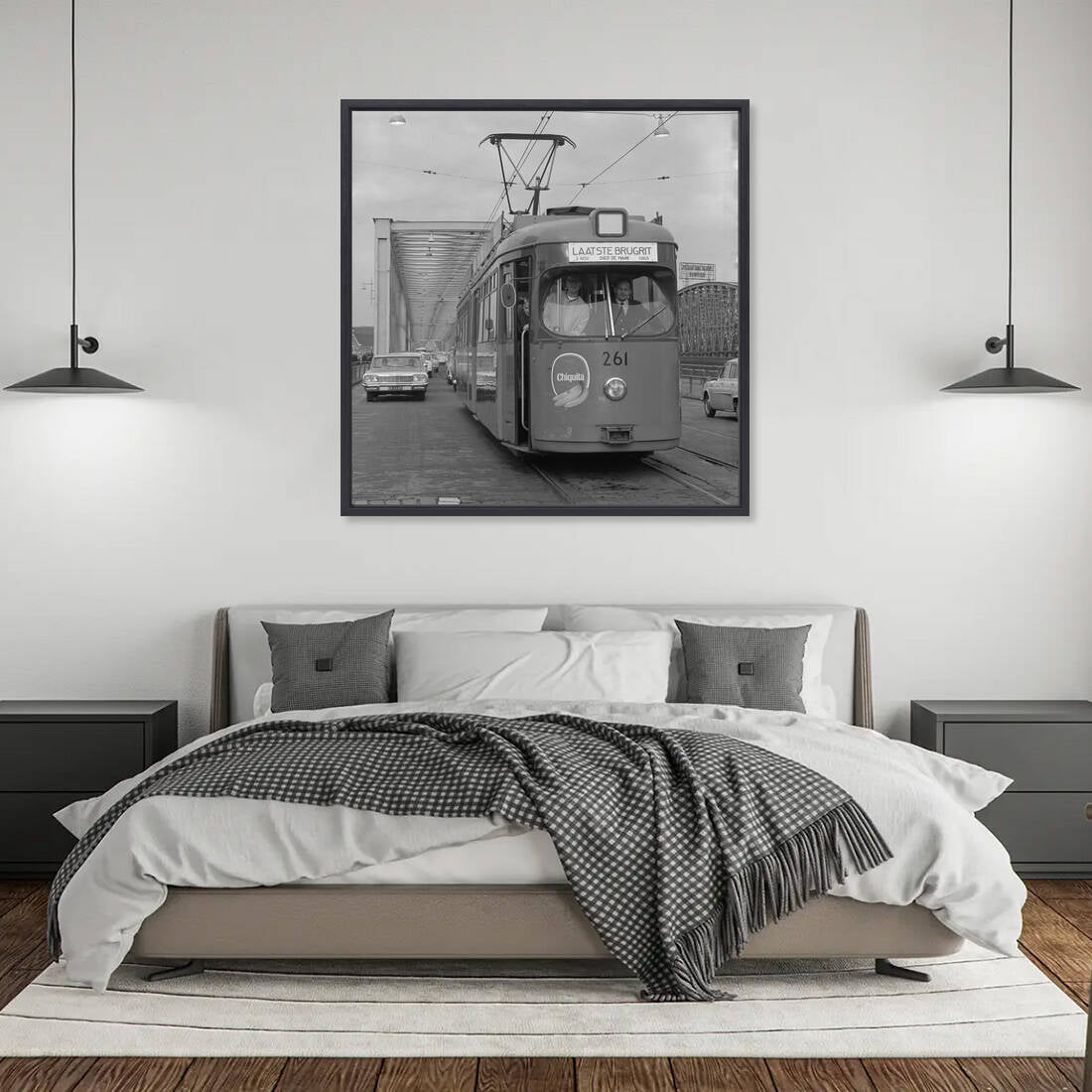 Historische foto van de laatste tramrit over de Maasbruggen rond 1968 – canvas zwarte baklijst in slaapkamer