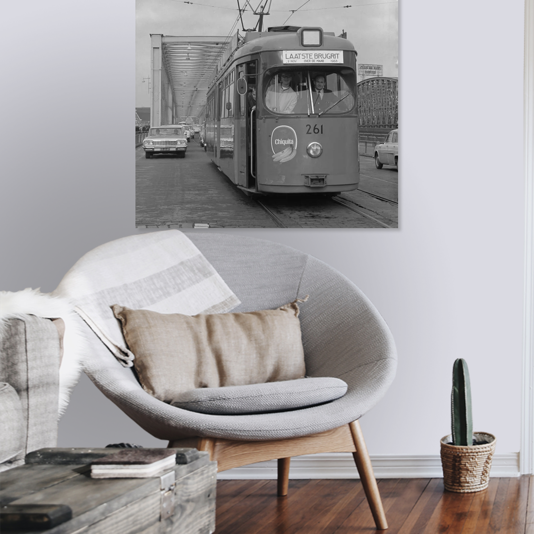 Historische foto van de laatste tramrit over de Maasbruggen rond 1968 – canvas zonder lijst in leeshoek