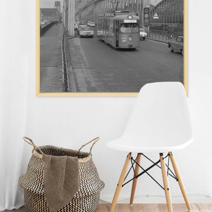 Historische foto veraf van de laatste tramrit over de Maasbruggen rond 1968 – canvas naturel baklijst in keuken