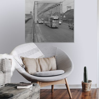 Historische foto veraf van de laatste tramrit over de Maasbruggen rond 1968 – canvas zonder lijst in leeshoek