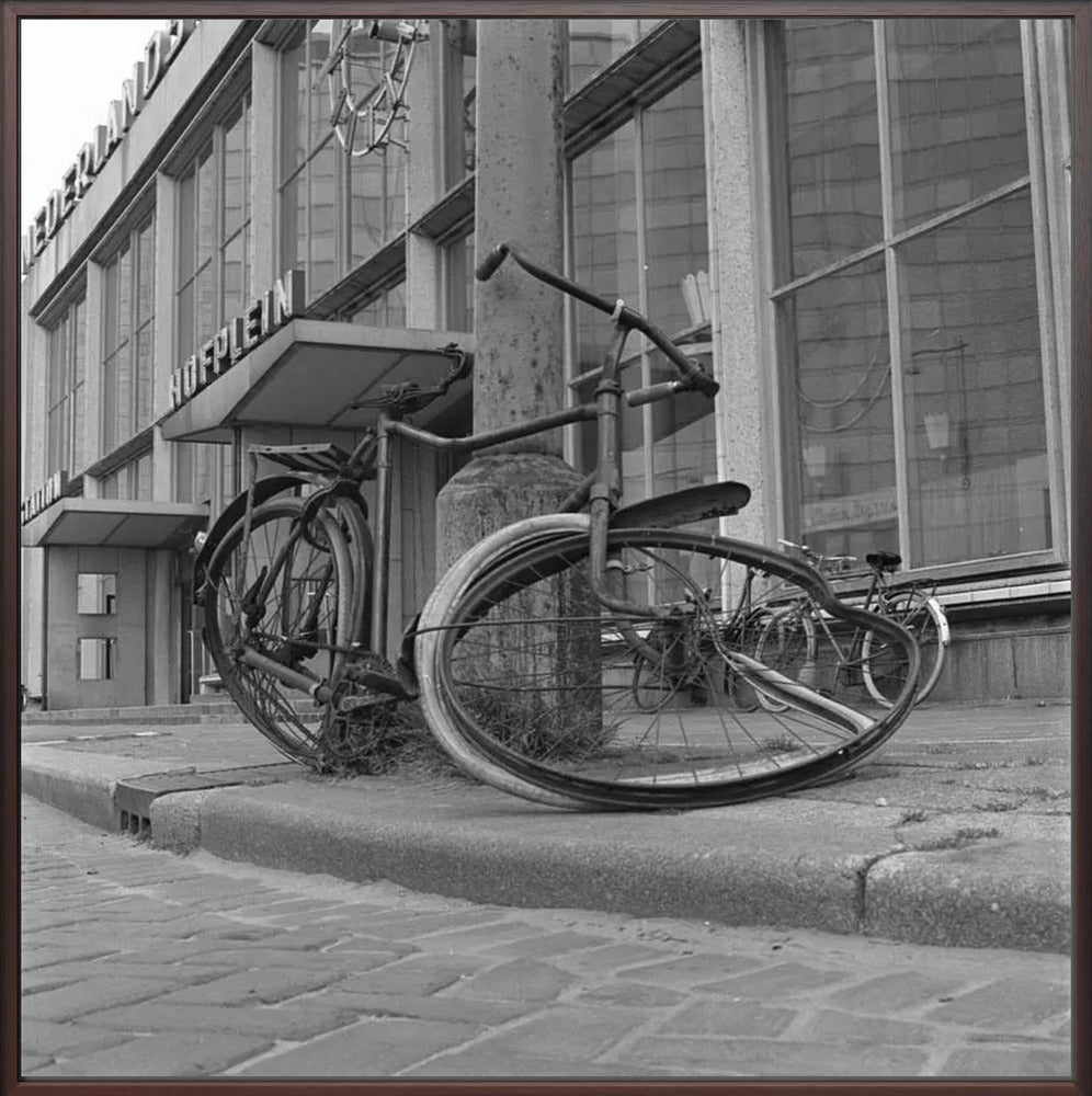 Fiets voor Station Hofplein - 1965