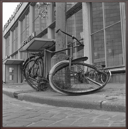 Fiets voor Station Hofplein - 1965
