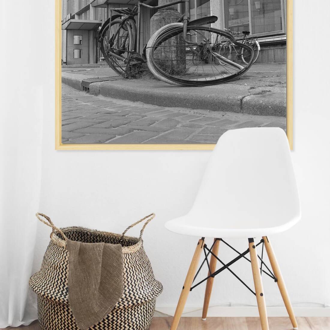 Historische foto van de fiets voor station Hofplein rond 1965 – canvas naturel baklijst in keuken
