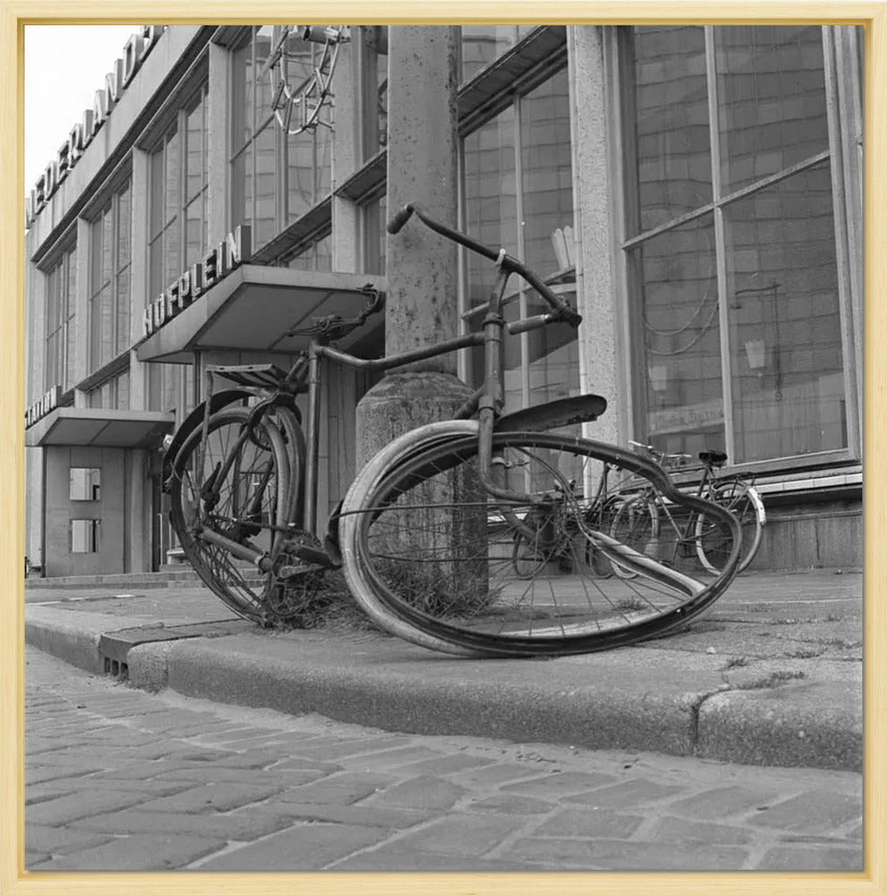 Fiets voor Station Hofplein - 1965