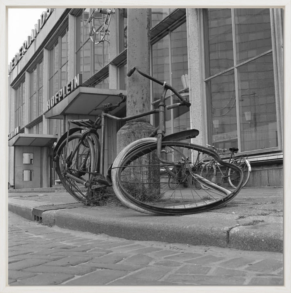 Fiets voor Station Hofplein - 1965