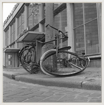Fiets voor Station Hofplein - 1965
