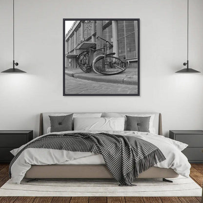 Historische foto van de fiets voor station Hofplein rond 1965 – canvas zwarte baklijst in slaapkamer