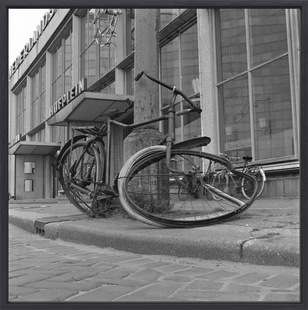 Fiets voor Station Hofplein - 1965