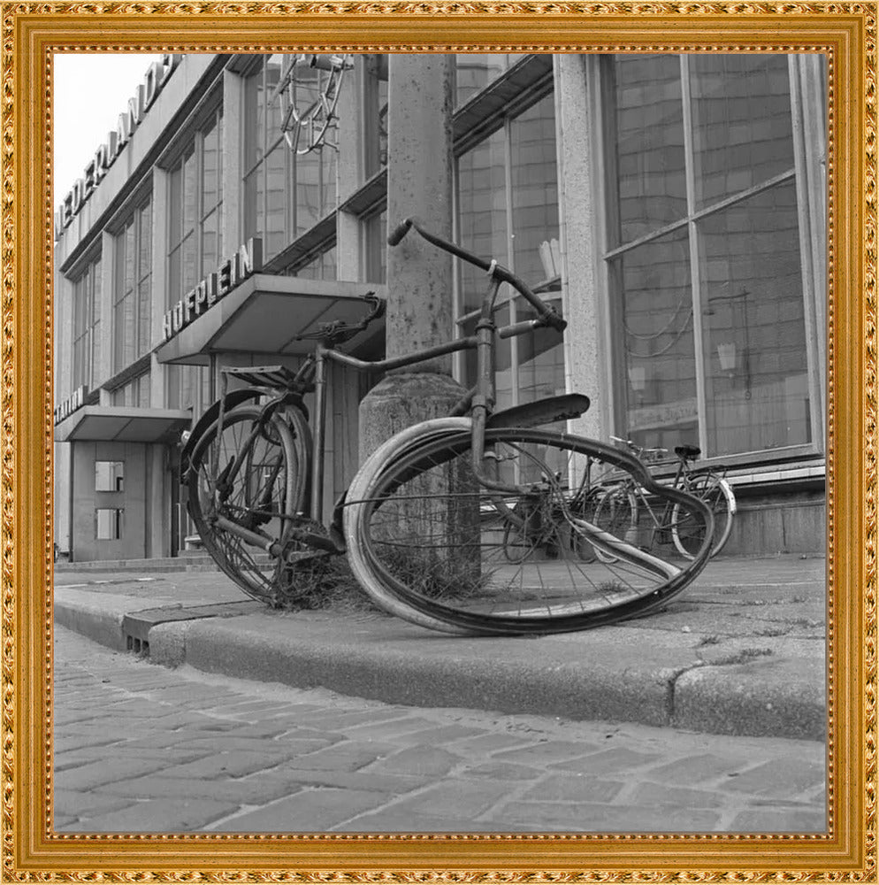 Fiets voor Station Hofplein - 1965