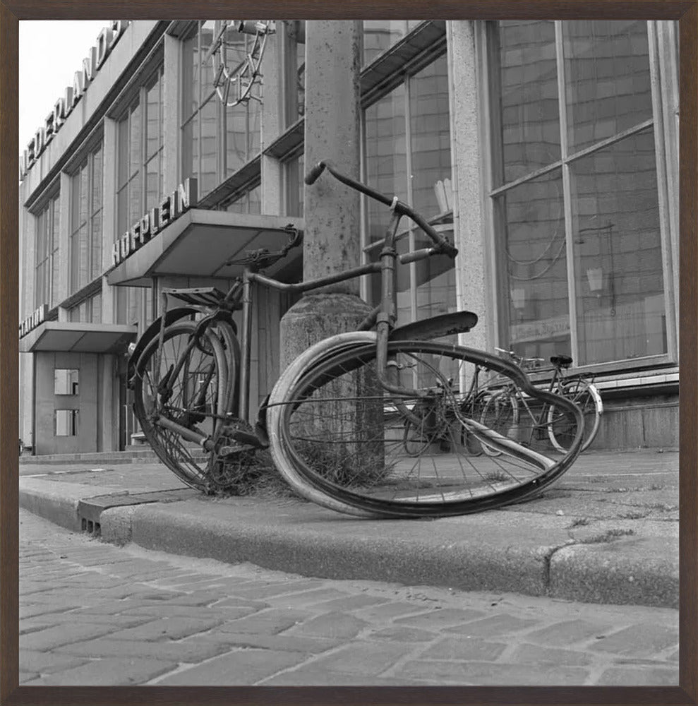 Fiets voor Station Hofplein - 1965