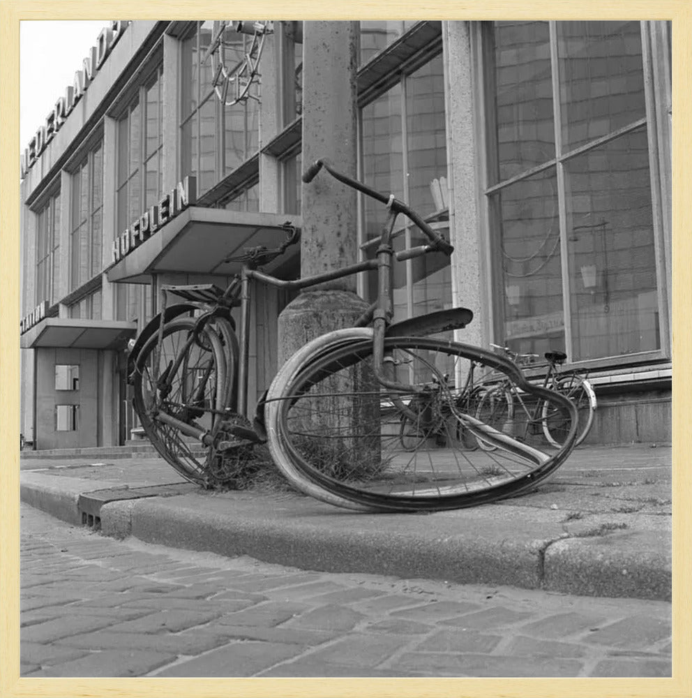 Fiets voor Station Hofplein - 1965