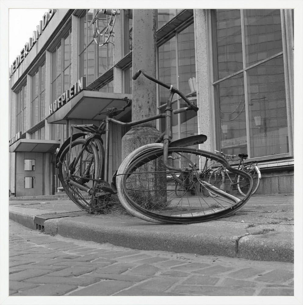 Fiets voor Station Hofplein - 1965