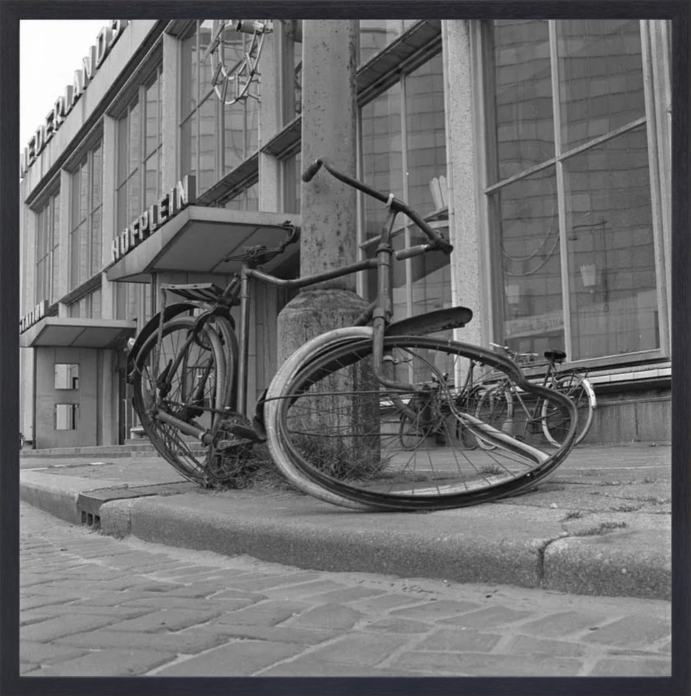 Fiets voor Station Hofplein - 1965