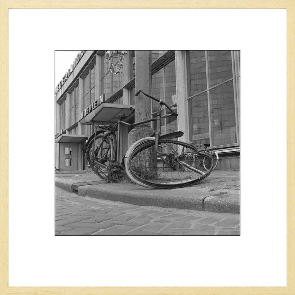 Fiets voor Station Hofplein - 1965