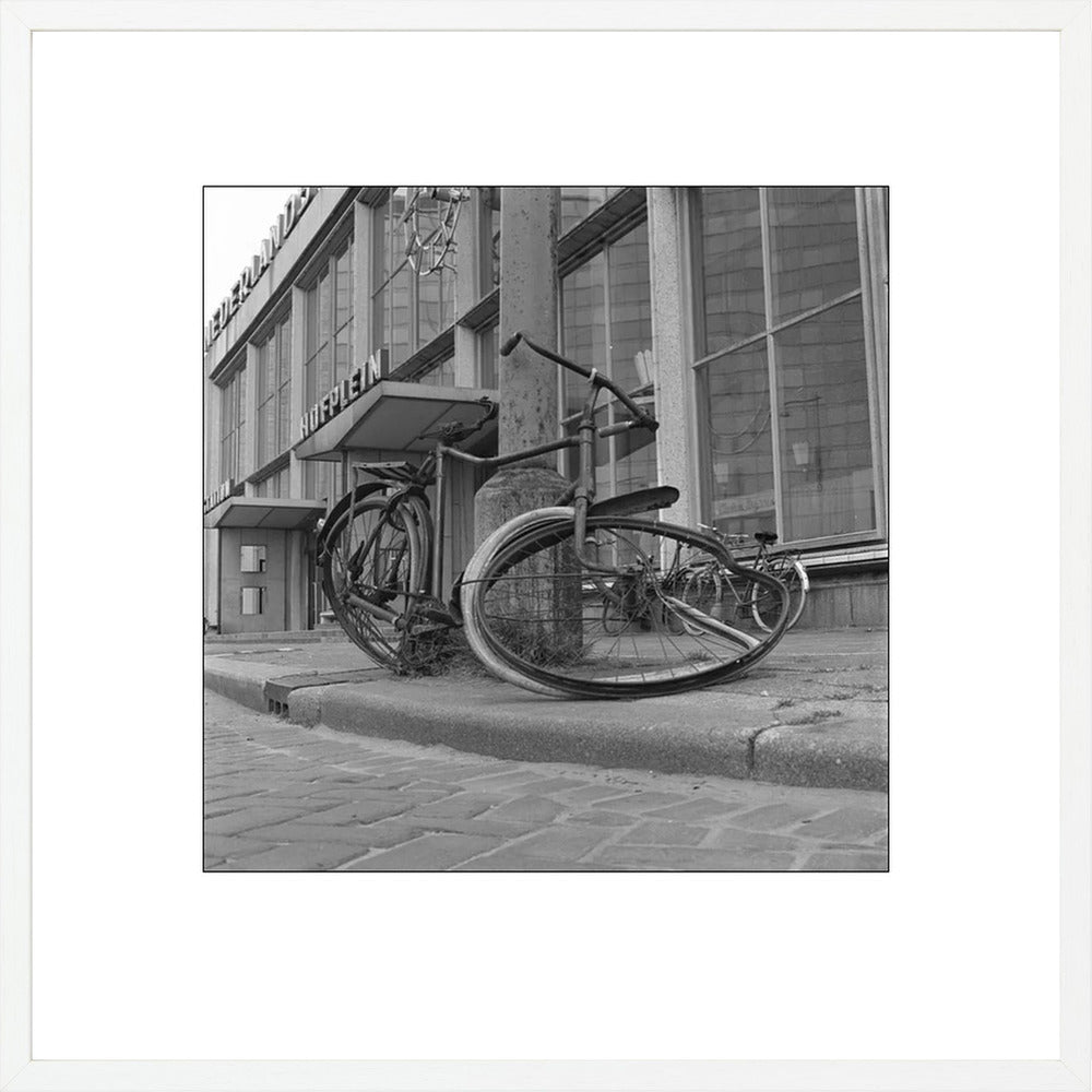 Fiets voor Station Hofplein - 1965