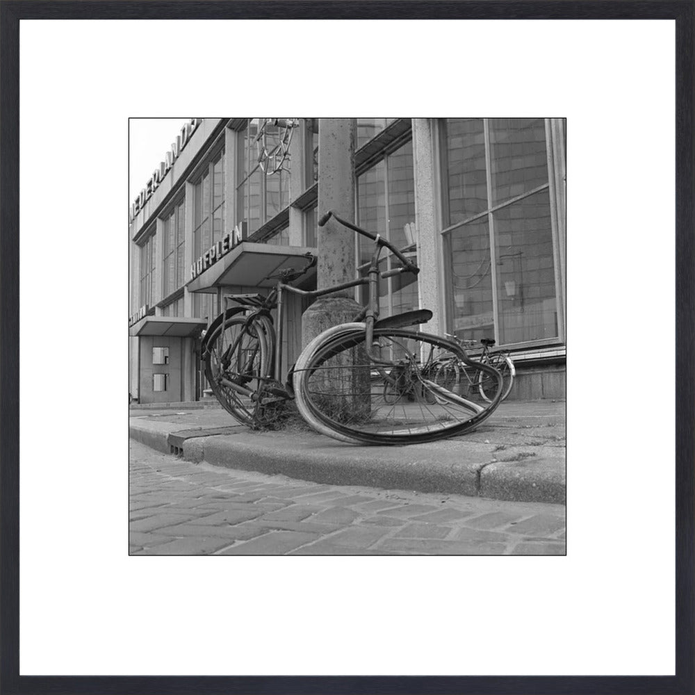 Fiets voor Station Hofplein - 1965