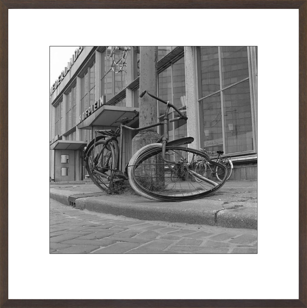 Fiets voor Station Hofplein - 1965
