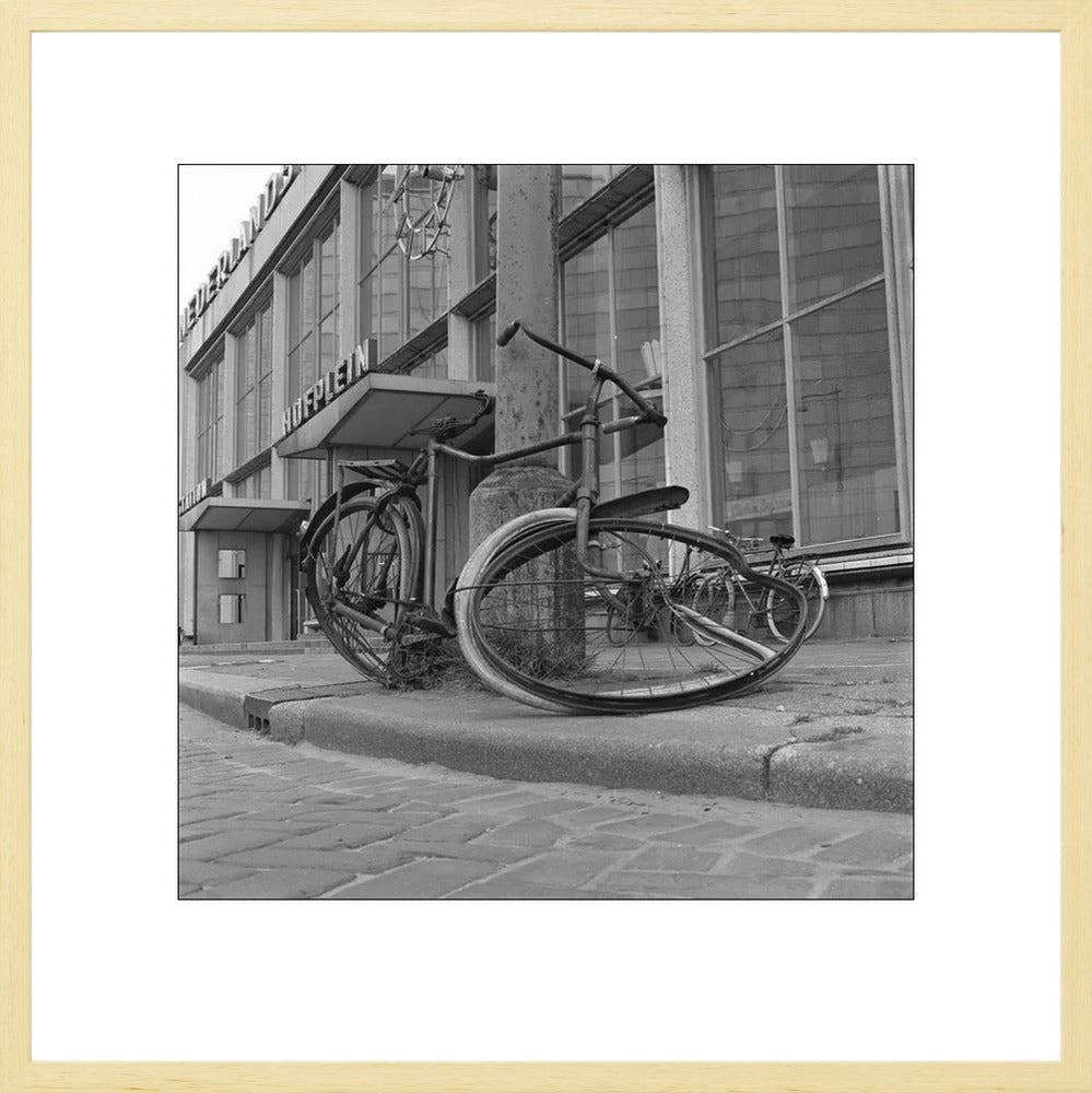 Fiets voor Station Hofplein - 1965