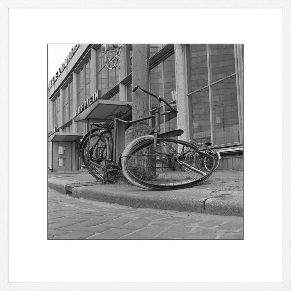 Fiets voor Station Hofplein - 1965